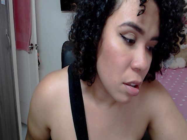 Live sex webcam photo for Emacollins #273786968