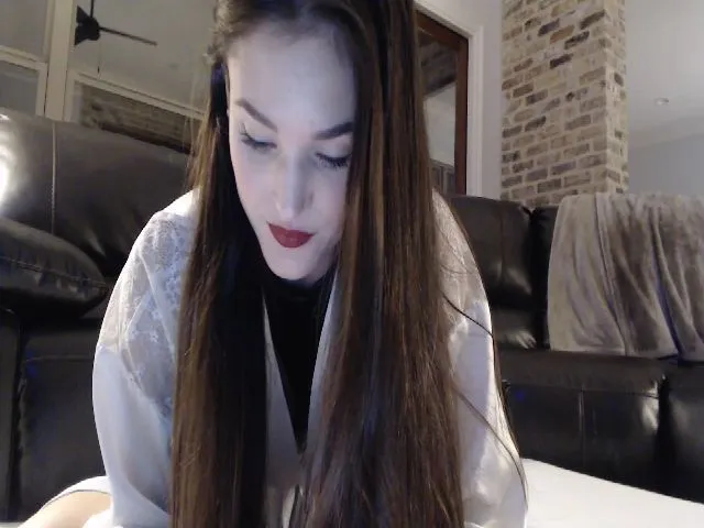 Live sex webcam photo for Ember__Lynne #272975278