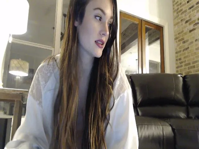 Live sex webcam photo for Ember__Lynne #273185486