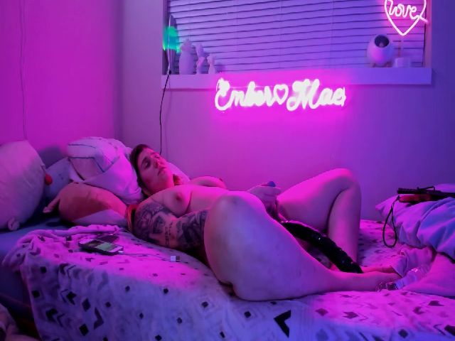 Live sex webcam photo for Embermae #272809957