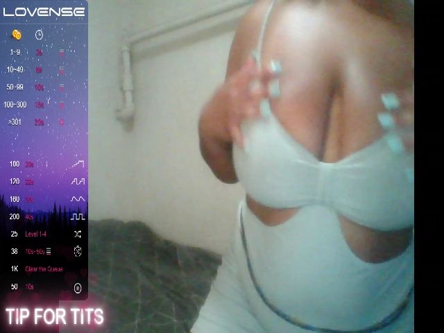 Live sex webcam photo for EmeraldEye_ #274237292