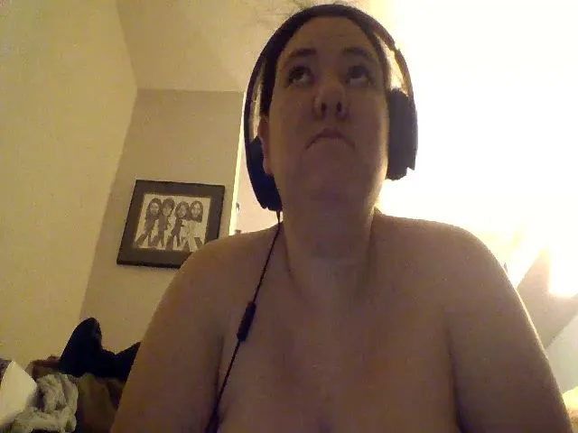 Live sex webcam photo for Emeraldlove23 #272131293