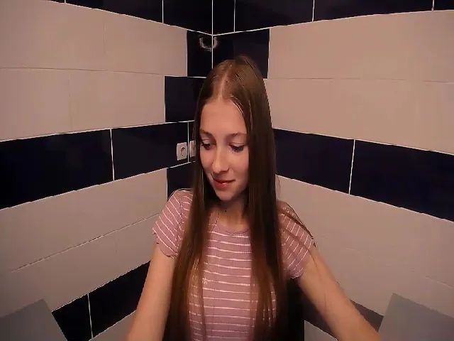 Live sex webcam photo for EmiStern #274351393