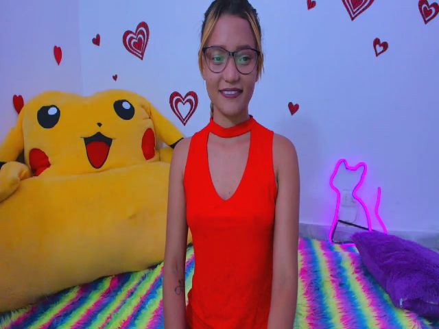 Live sex webcam photo for EmiSweet_ #272701651