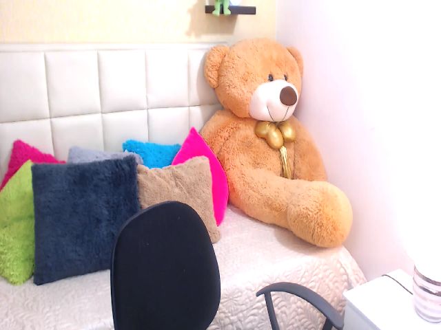 Live sex webcam photo for Emi_Rose #273911161