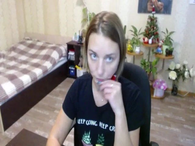 Live sex webcam photo for Emi_lywild #271721856