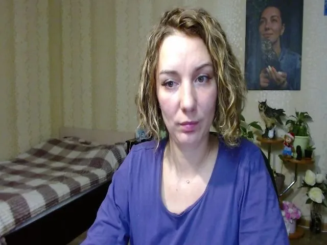 Live sex webcam photo for Emi_lywild #272179764