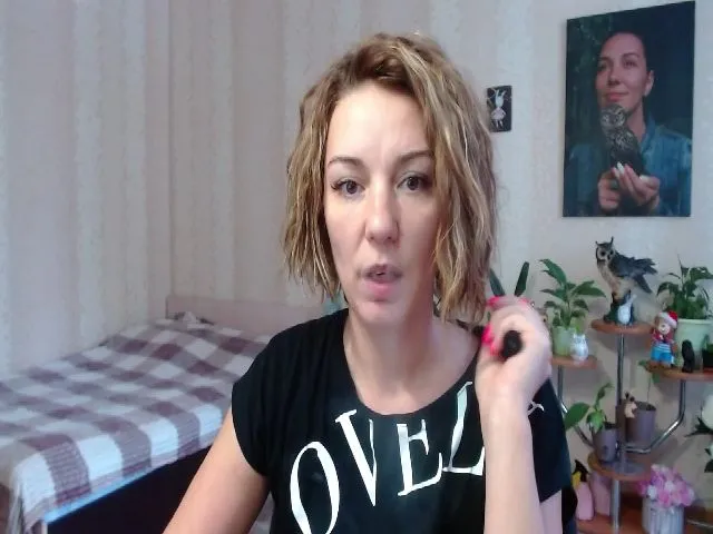 Live sex webcam photo for Emi_lywild #272202950
