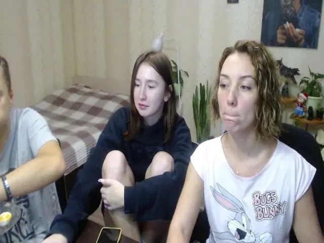 Live sex webcam photo for Emi_lywild #272276720