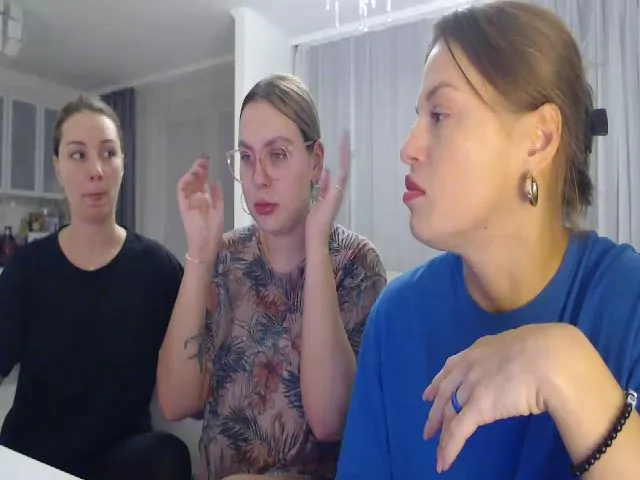 Live sex webcam photo for Emi_lywild #272353196