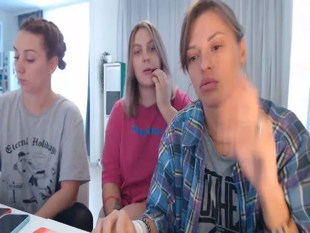 Live sex webcam photo for Emi_lywild #272408487