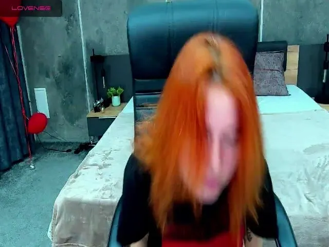 Live sex webcam photo for EmiilyFox #272965629