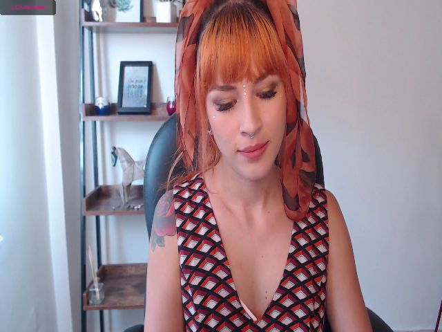 Live sex webcam photo for Emiily__ #271721965