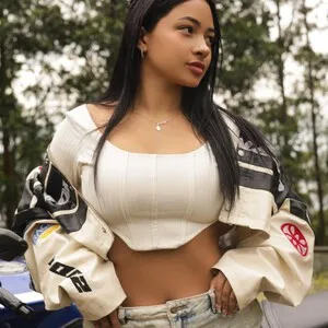 Live sex webcam photo for Emiily__ #291208846