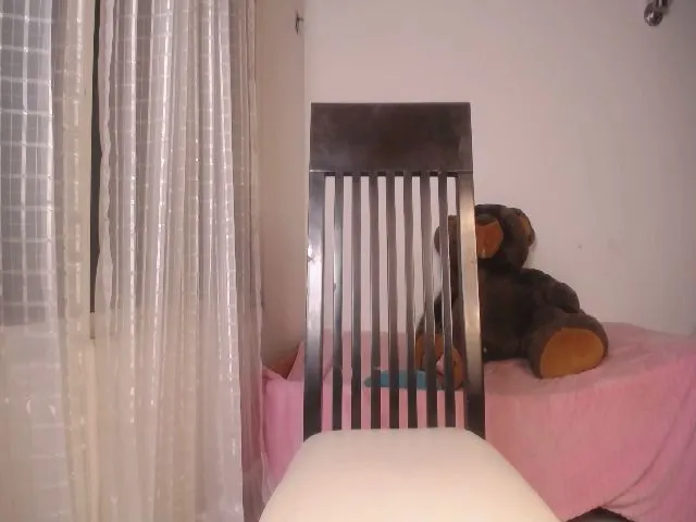 Live sex webcam photo for Emiliarain #272091516