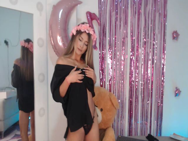 Live sex webcam photo for Emiliarain #273568082