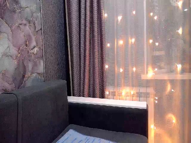 Live sex webcam photo for EmiliyaFoxy #271779002