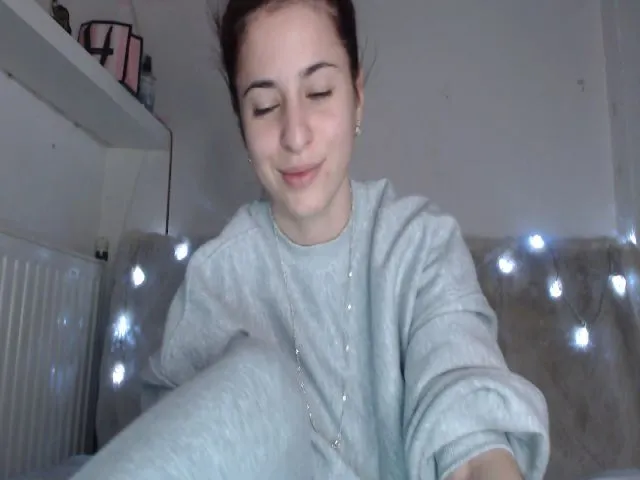 Live sex webcam photo for Emilly2332 #271802444