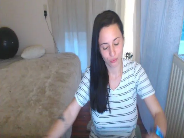 Live sex webcam photo for Emilly2332 #272241171