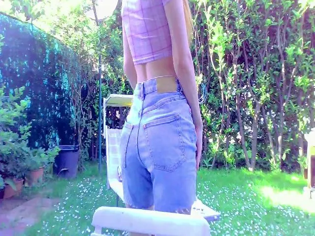 Live sex webcam photo for EmillyGinger #273438263