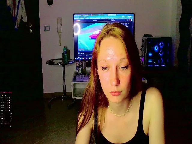 Live sex webcam photo for EmillyGinger #273574378