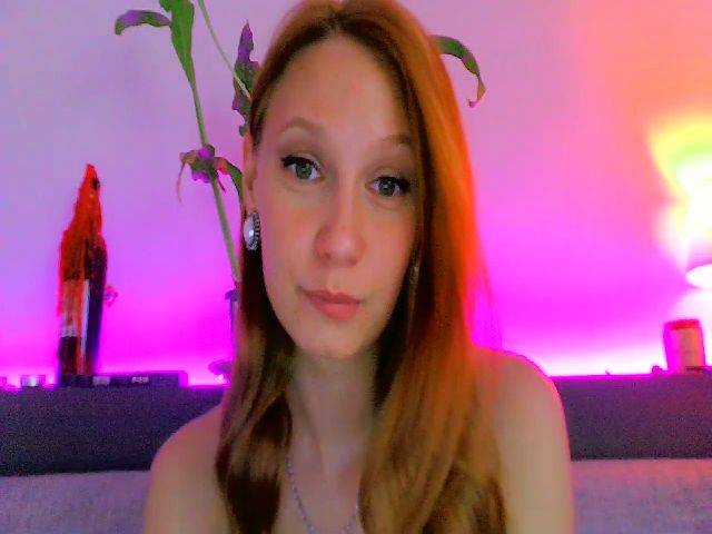 Live sex webcam photo for EmillyGinger #274637434