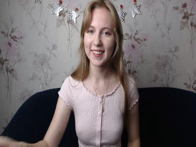 Live sex webcam photo for EmillyHoot #274300155