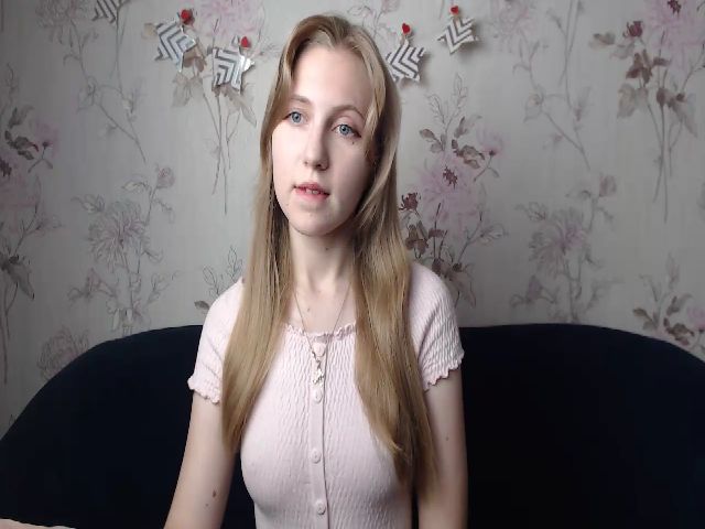 Live sex webcam photo for EmillyHoot #274317796