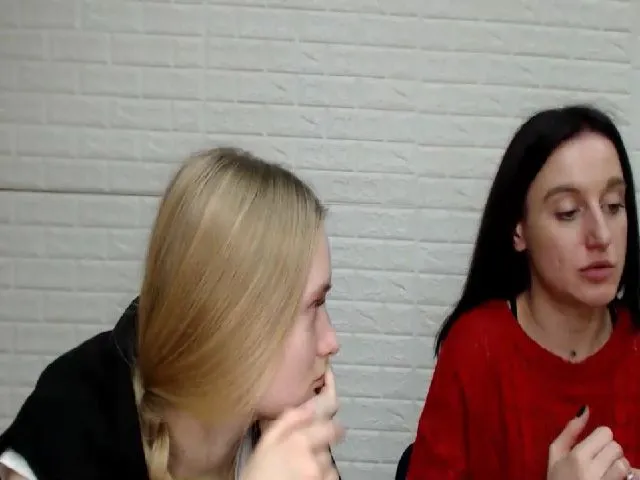 Live sex webcam photo for EmillyWillis #271695288