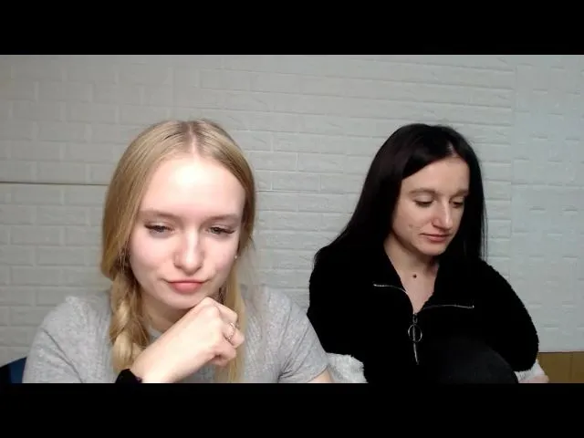 Live sex webcam photo for EmillyWillis #271790704