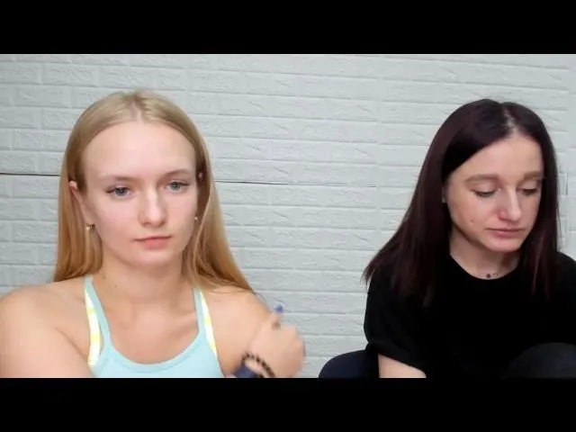 Live sex webcam photo for EmillyWillis #271965397