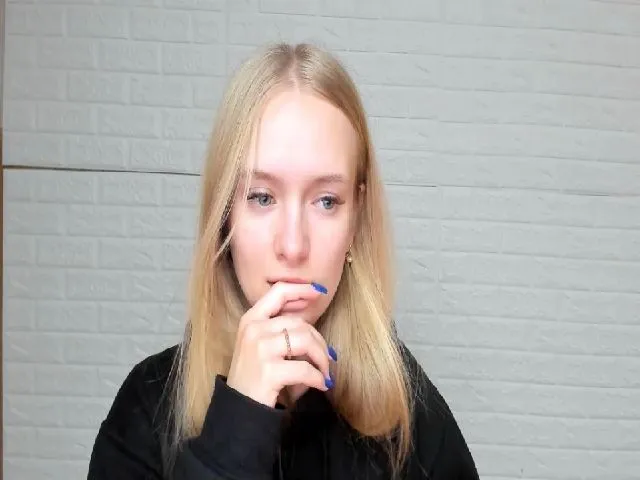 Live sex webcam photo for EmillyWillis #272018437