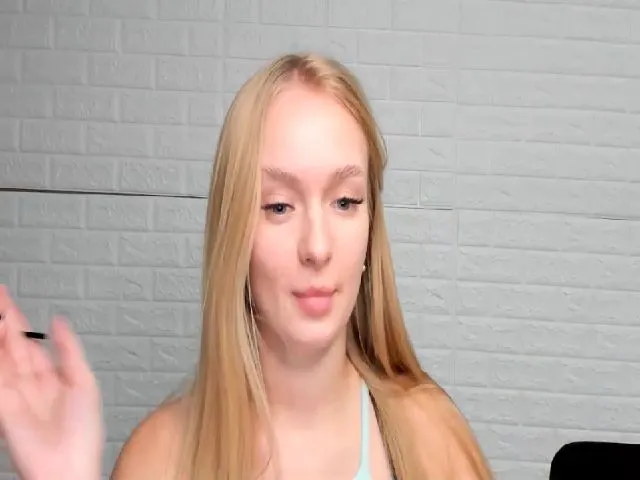 Live sex webcam photo for EmillyWillis #272191416