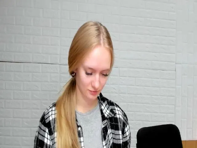 Live sex webcam photo for EmillyWillis #272214401