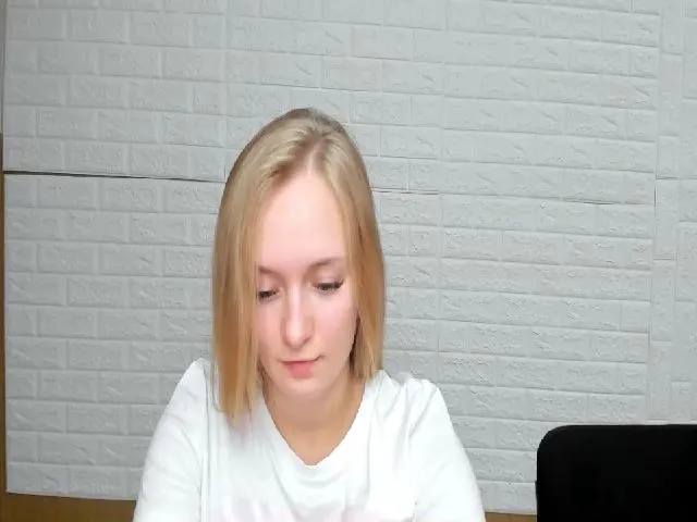 Live sex webcam photo for EmillyWillis #272295234