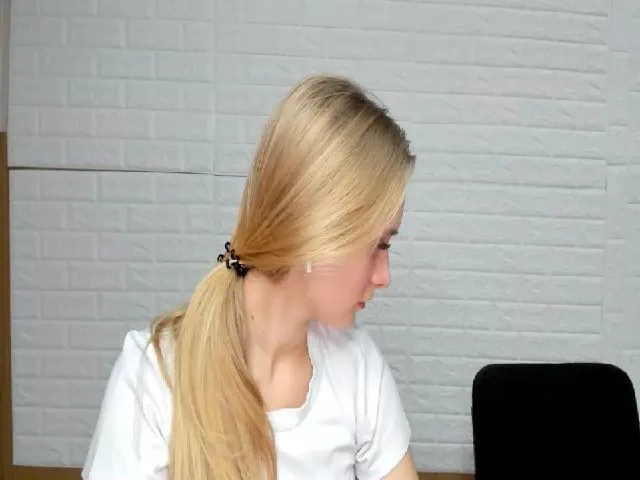 Live sex webcam photo for EmillyWillis #272328974