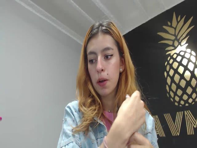 Live sex webcam photo for Emily18angel #272175824