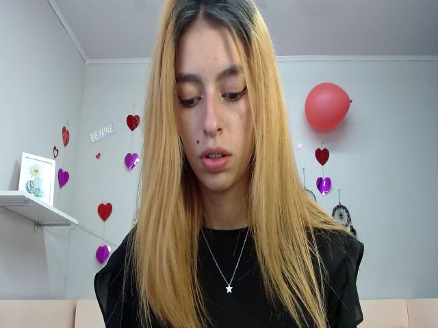 Live sex webcam photo for Emily18angel #272714720