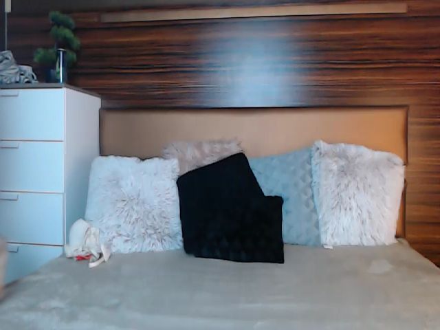 Live sex webcam photo for EmilyDeeX #272387133