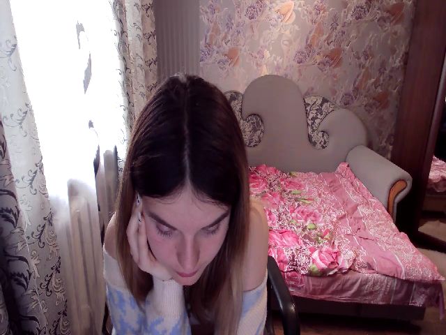 Live sex webcam photo for EmilyFar #273499932