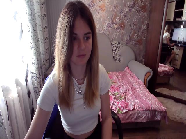 Live sex webcam photo for EmilyFar #273549018