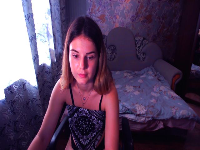 Live sex webcam photo for EmilyFar #274194565