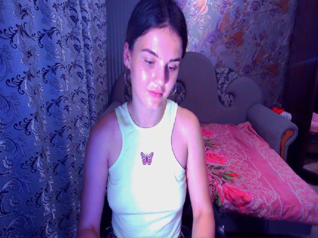 Live sex webcam photo for EmilyFar #274368798