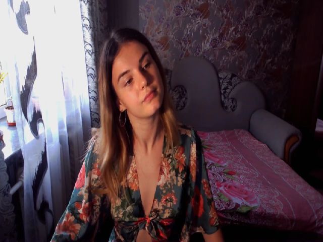 Live sex webcam photo for EmilyFar #274374081