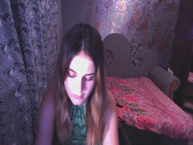 Live sex webcam photo for EmilyFar #274516379