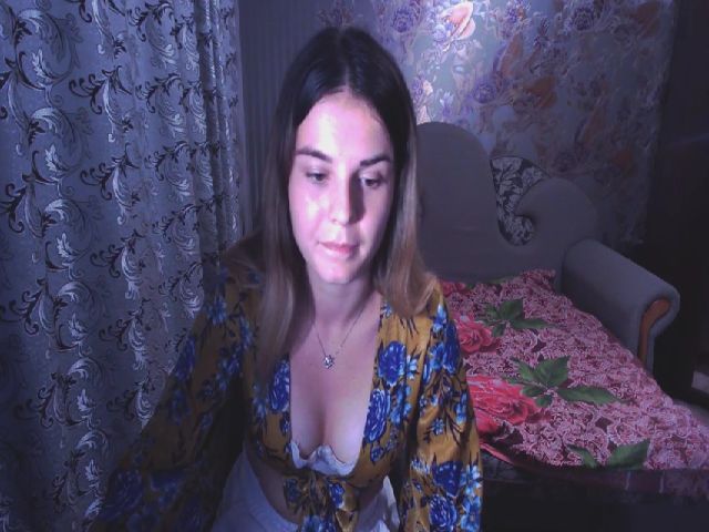 Live sex webcam photo for EmilyFar #274557887