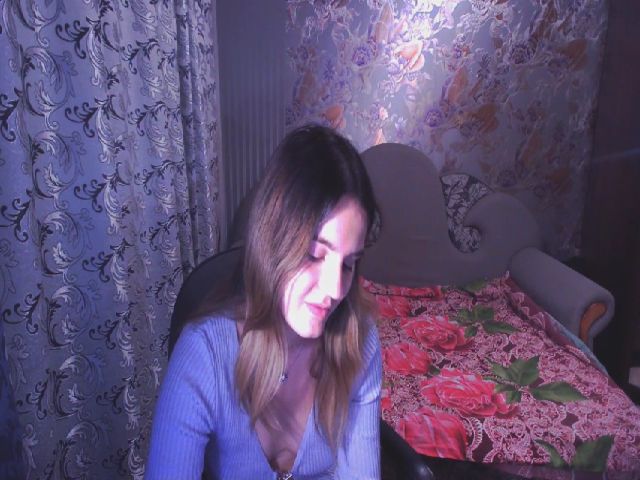 Live sex webcam photo for EmilyFar #274560573