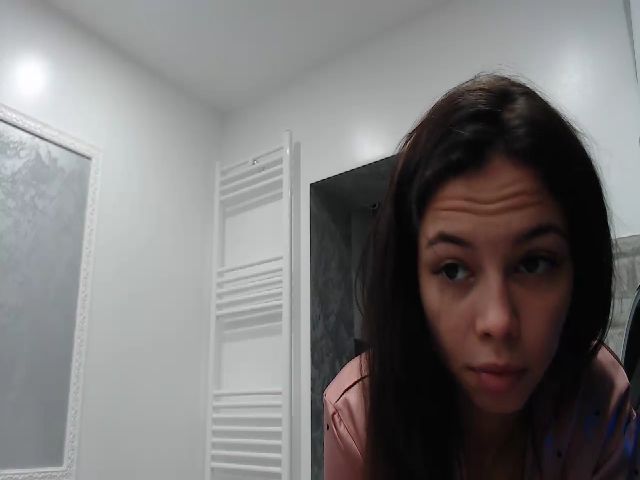 Live sex webcam photo for EmilyLittle #274545005