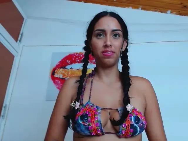 Live sex webcam photo for EmilyRosell #274106176