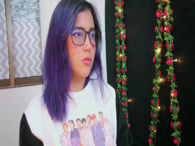 Live sex webcam photo for Emily_2016 #272996880